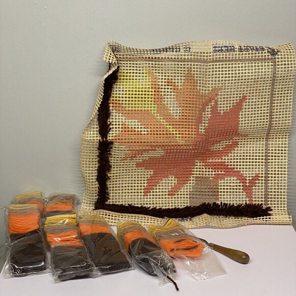 Caron Latch Hook Kit Oak Leaf Pillow  15x15 1978 Vintage Latch Hook Included - Picture 6 of 14